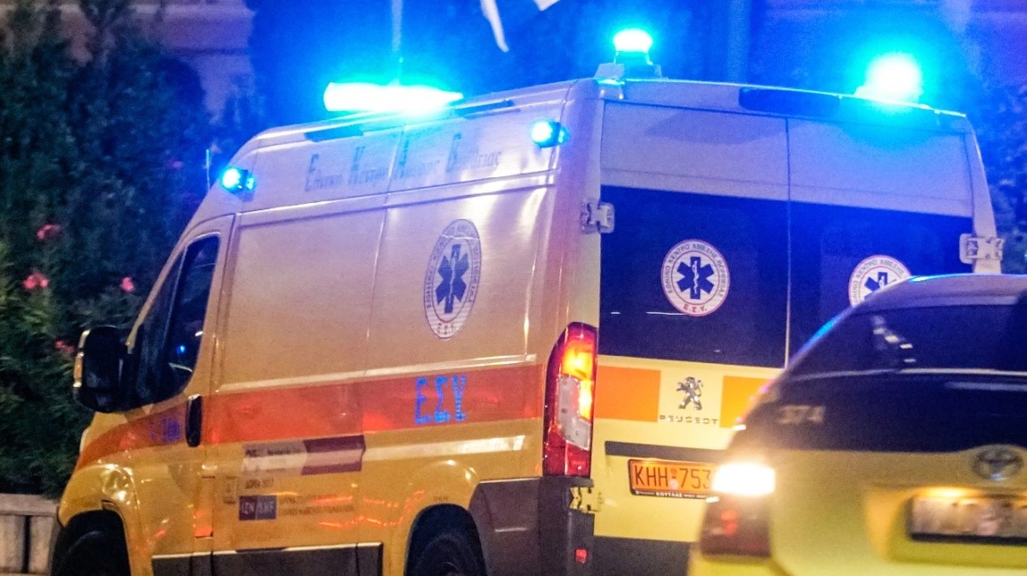 Πάτρα: Τσακώθηκαν και μαχαίρωσε τη σύντροφό του στη μέση του δρόμου Σε σοβαρή κατάσταση 25χρονη