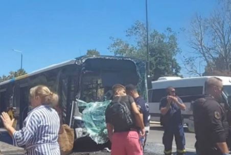 Σύγκρουση λεωφορείων στην Αθήνα – Στους 32 οι τραυματίες