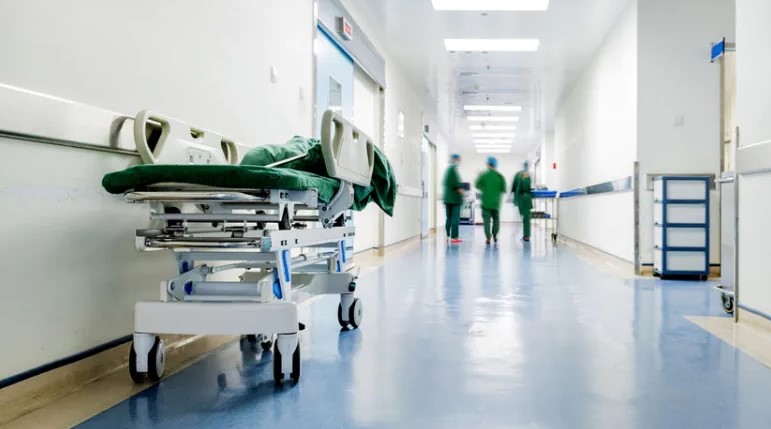 Στο νοσοκομείο παραμένει το 2,5 ετών κοριτσάκι που τραυματίστηκε σε τροχαίο Η κατάσταση της υγείας του
