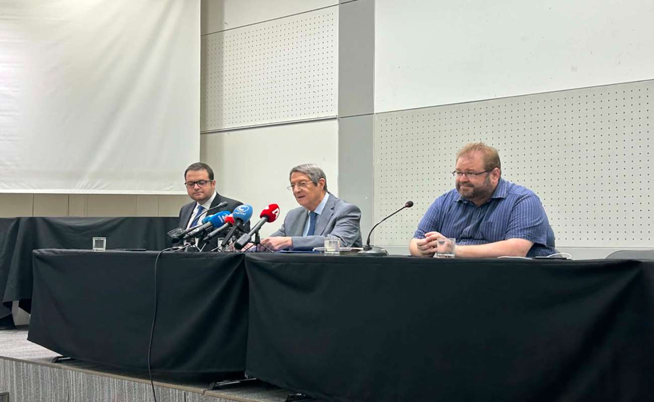 LIVE EIKONA: Αναστασιάδης: «Έτοιμος να δεχτώ φορολογικό έλεγχο… με ενοχλεί η λάσπη και η δολοφονία χαρακτήρων»