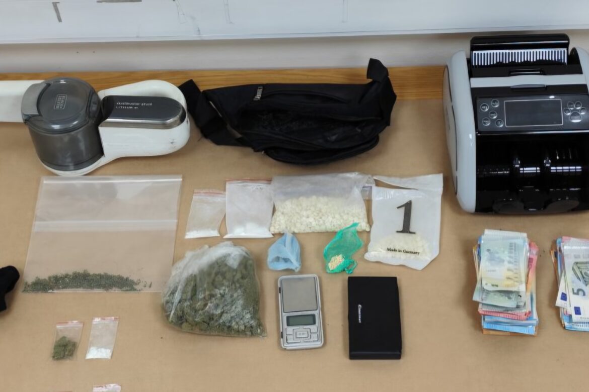 Μεγάλη ποσότητα «χαπιών των τζιχαντιστών» και ναρκωτικά όλων των ειδών στην κατοχή 24χρονου στην Πάφο. Δείτε Εικόνες