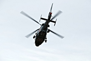 Γιατί θα πετά ελικόπτερο σε χαμηλό ύψος πάνω από όλες τις επαρχίες