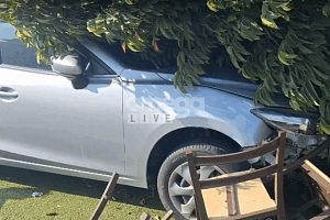 Λατσιά / ΒΙΝΤΕΟ: Σοκαρισμένοι οι θαμώνες της καφετέριας που είδαν το αυτοκίνητο να έρχεται κατά πάνω τους «Ο Θεός ήταν μαζί μας»