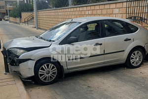 Οδηγός «θέρισε» κάγκελα εκκλησίας, έπεσε από ύψος και#8230; σφήνωσε Κινδύνευσαν περαστικοί (ΕΙΚΟΝΑ)