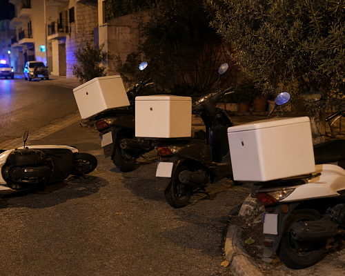 Έκτακτο στην Πάφο: Πέντε διανομείς στο νοσοκομείο μετά από άγρια επίθεση