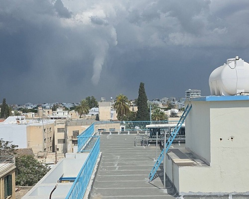 Χοανοειδές νέφος: Τι ήταν το καιρικό φαινόμενο που «σάρωσε» τον ουρανό της Λευκωσίας
