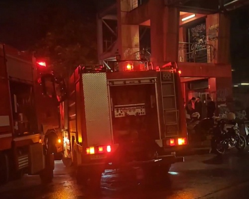 «Λαμπάδιασαν» δύο σπίτια λόγω τζακιών, κινδύνεψαν από τις φλόγες οι ένοικοι