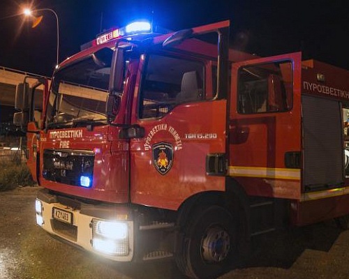 Έτρεχαν οι Αρχές το βράδυ: Στις φλόγες μίνι μάρκετ και πρακτορείο στοιχημάτων