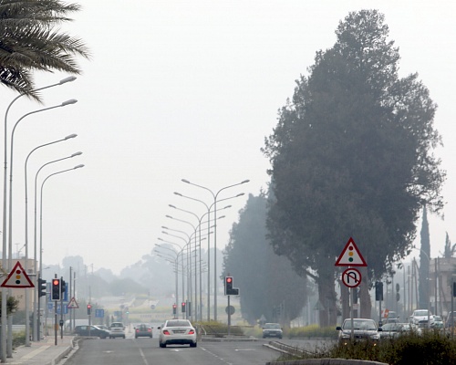 Καιρός: Ανεβαίνει ο υδράργυρος - Έρχονται βροχές και σκόνη
