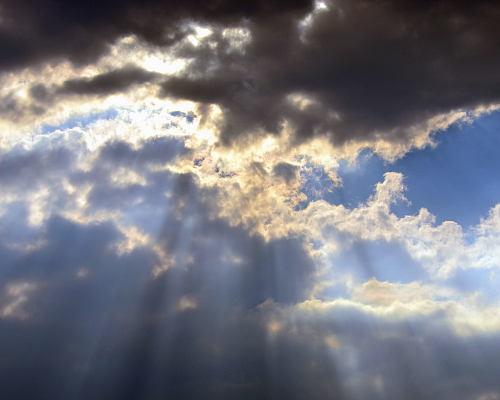 Βροχερό σκηνικό στα παράλια το βράδυ Αναμένονται και καταιγίδες τις επόμενες ημέρες