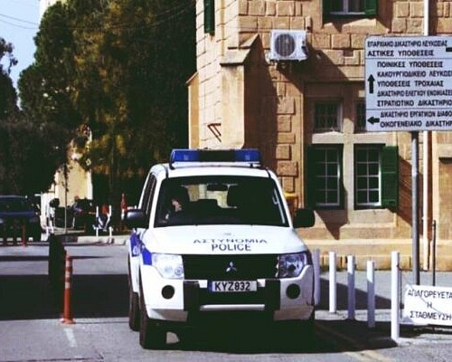 Γκάφα ολκής από την Αστυνομία: Τσουβάλιασαν επισκέπτη των φυλακών μαζί με κρατούμενους και τον πήραν… Δικαστήριο decoding=async