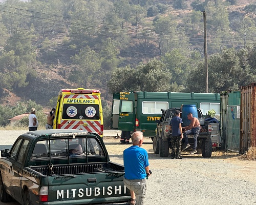ΕΚΤΑΚΤΟ: Καίγονται σπίτια στην Αγία Άννα – Εκκενώνεται και ο Ψευδάς