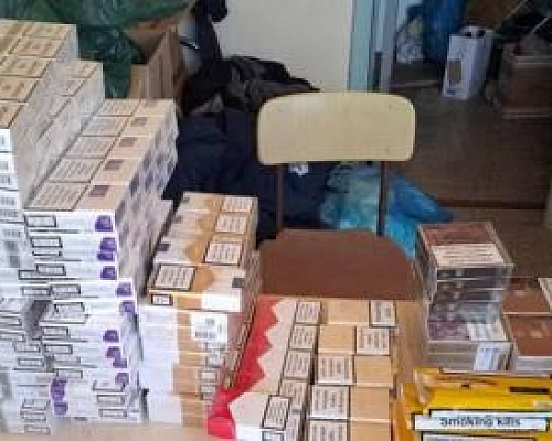 Χειροπέδες σε 76χρονη Ε/κ γνωστή στις αρχές για λαθραία τσιγάρα στα Λατσιά, συνελήφθη 57χρονος Τ/κ στη Δερύνεια Χειροπέδες σε 76χρονη Ε/κ γνωστή στις αρχές για λαθραία τσιγάρα στα Λατσιά, συνελήφθη 57χρονος Τ/κ στη Δερύνεια