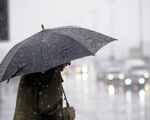 Βροχερό το καιρικό σκηνικό: Αισθητή μείωση θερμοκρασίας και χιόνια στα ορεινά