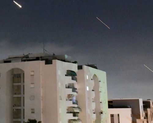 Ισραήλ: «Το Ιράν εκτόξευσε 100 drone ως αντίποινα – Σε εξέλιξη η προσπάθεια αναχαίτισης»