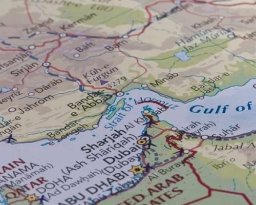 Γιατί τα Στενά του Ορμούζ μπορούν να προκαλέσουν παγκόσμια οικονομική κρίση