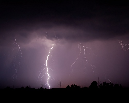 Κίτρινη Προειδοποίηση για ισχυρές καταιγίδες – Πότε τίθεται σε ισχύ