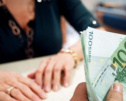 Θύμα απάτης 61χρονη: Πώς την ξεγέλασαν και τους έδωσε τα στοιχεία τραπεζικών λογαριασμών με μια κλήση