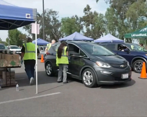 ΗΠΑ-Shutdown: Ουρές χιλιομέτρων στην Καλιφόρνια για δωρεάν τρόφιμα (ΒΙΝΤΕΟ)