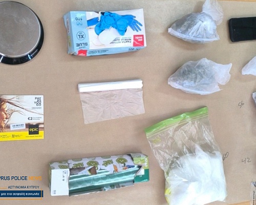 Σαρωτικές έρευνες ΥΚΑΝ σε 10 οικίες, υποστατικό και 13 οχήματα, τέσσερις συλλήψεις