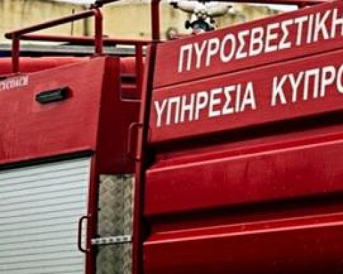 Φωτιά σε εν κινήσει όχημα ζεύγους ηλικιωμένων-Εξήλθαν χωρίς να κινδυνεύσουν