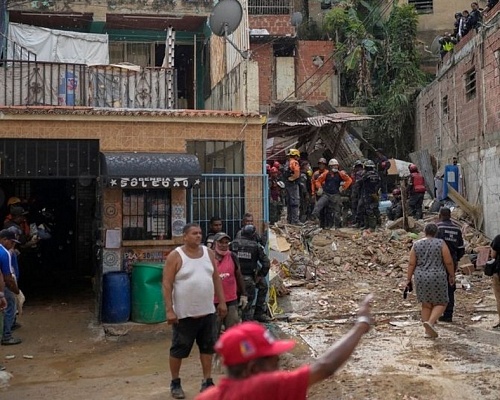 Βενεζουέλα: Ισχυρές εκρήξεις ακούγονται στο Καράκας - Παραμένει ο στόλος των ΗΠΑ στην Καραϊβική