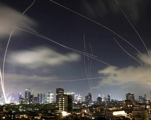 «Προληπτικό χτύπημα» του Ισραήλ στο Ιράν – Εκρήξεις στην Τεχεράνη και σειρήνες σε όλη τη χώρα