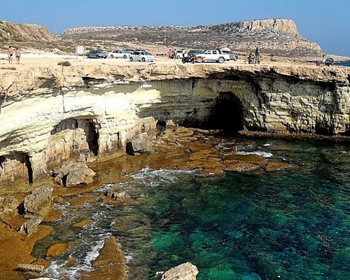 Νεαρός τραυματίστηκε στις θαλασσινές σπηλιές και τον διέσωσε η Πυροβεστική