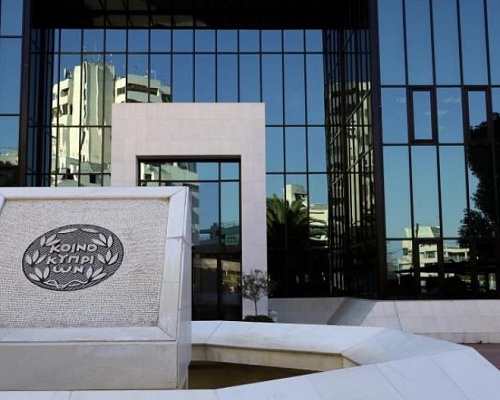 Τρ. Κύπρου: Μετοχές και νέα incentives σε στελέχη – Τι σημαίνει για επενδυτές