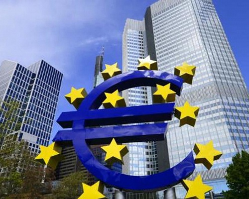Απόφαση ΕΚΤ: Τι να περιμένουν οι οικονομολόγοι