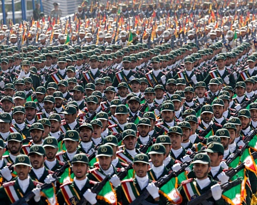 «Ετοιμάζουμε κόλαση»: Επίδειξη ισχύος από το Ιράν με 1 εκατ. μαχητές απέναντι στις ΗΠΑ