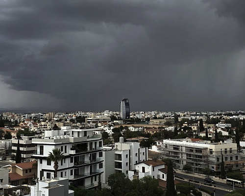 Στο «κατώφλι» της Κύπρου νέα κακοκαιρία: Που θα χτυπήσουν καταιγίδες με χαλάζι και δυνατοί άνεμοι