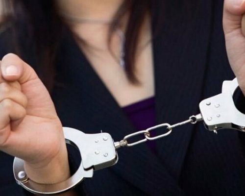 ΛΕΥΚΩΣΙΑ / Χειροπέδες σε 44χρονη για τη φωτιά στο εγκαταλελειμμένο σπίτι Την «έκαψαν» στοιχεία