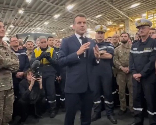 Μακρόν: «Προστατεύετε την Κύπρο» ΒΙΝΤΕΟ από την επίσκεψή του στο αεροπλανοφόρο «Charles de Gaulle»