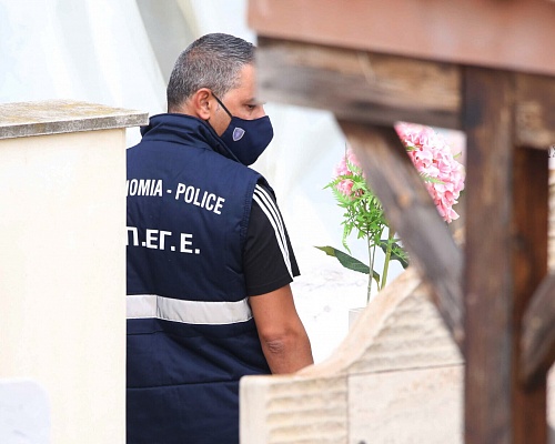 Μυστήριο με τα οστά στις Τρείς Ελιές: Ποιος τα εντόπισε, σε ποιον ανήκουν και γιατί ερευνάται το γειτονικό κοιμητήριο