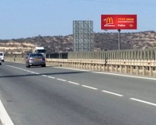 Καραμπόλα τριών οχημάτων στον αυτοκινητόδρομο-Στο νοσοκομείο δύο πρόσωπα