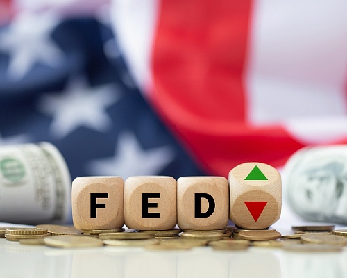 Fed: Τρίτη μείωση επιτοκίων αλλά «φρένο» για το 2026 – Τι αλλάζει στο παιχνίδι των αγορών