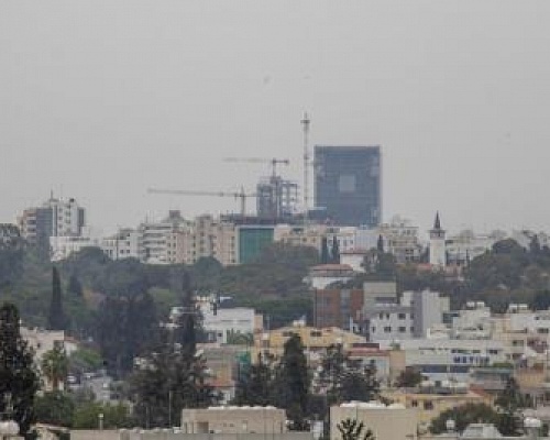 Συννεφιασμένο το σκηνικό του καιρού με σκόνη και μεμονωμένη βροχή-Σκαμπανεβάσματά της θερμοκρασίας από βδομάδα