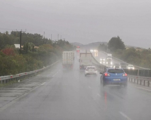 Προσοχή στους δρόμους: Έντονα καιρικά φαινόμενα σε πολλές περιοχές