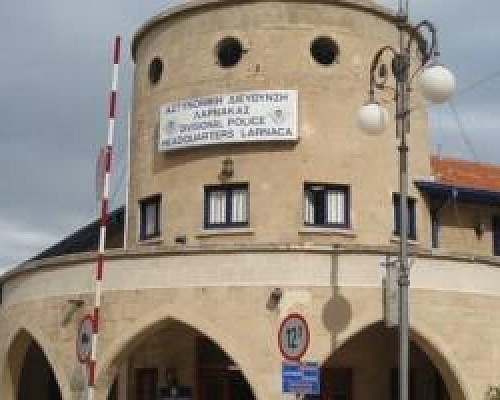 ΕΚΤΑΚΤΟ: Πυροβολισμοί έξω από την Αστυνομία της Λάρνακας-Αναφορές για συμπλοκή και τραυματίες