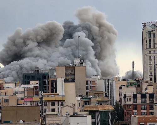 Ιράν σε Τραμπ: Η επίθεση σε πολιτικούς στόχους ισούται με «εγκλήματα πολέμου»