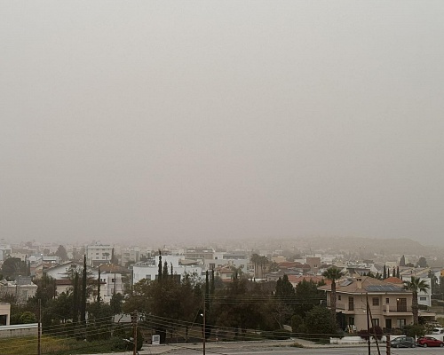 Αφρικανική σκόνη: Στο «κόκκινο» οι μετρητές της ατμόσφαίρας λόγω αυξημένων συγκεντρώσεων (ΦΩΤΟ)