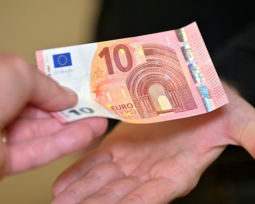 Έδωσε σε 52χρονο να του φυλάξει €6.800 και δεν του τα επέστρεψε ποτέ, ισχυρίστηκε πως ήταν μόνο €2.000