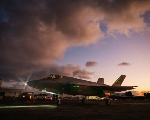 Πόσο κοστίζει κάθε ημέρα ο πόλεμος – Τα εκατομμύρια που «καίνε» αεροπλανοφόρα και μαχητικά