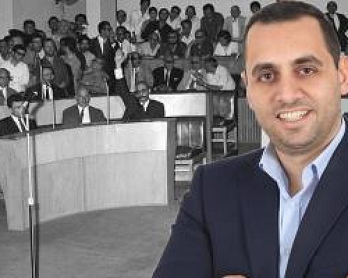 Από τον Ροδοσθένους στον Αποστόλου… Όταν κόμματα και βουλευτές διαφωνούν σε ποιον ανήκει η έδρα στο Κοινοβούλιο Από τον Ροδοσθένους στον Αποστόλου… Όταν κόμματα και βουλευτές διαφωνούν σε ποιον ανήκει η έδρα στο Κοινοβούλιο