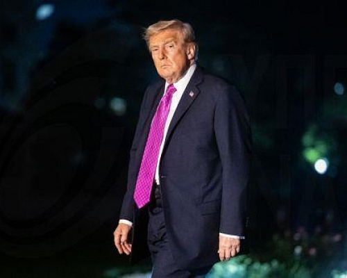 Μήνυμα ισχύος από Τραμπ: «Το Ορμούζ θα παραμείνει ανοιχτό» – «America is back»