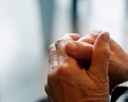 Γερνάνε γρήγορα οι Κύπριοι: Αυξημένες οι ανάγκες και οι ελείψεις στο σύστημα μακροχρόνιας φροντίδας