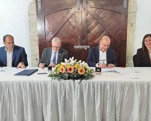 Έπεσαν οι υπογραφές για τη Σχολή του ΤΕΠΑΚ στη Λάρνακα