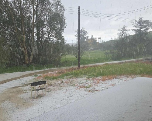 ΒΙΝΤΕΟ: Έντονες βροχές και χαλαζόπτωση σε διάφορες περιοχές της Κύπρου