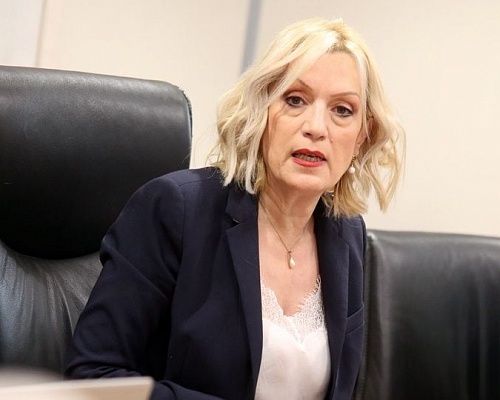 Χαραλαμπίδου σε Λουκαΐδη: «Να σταματήσει να διαβάζει μόνο τίτλους»